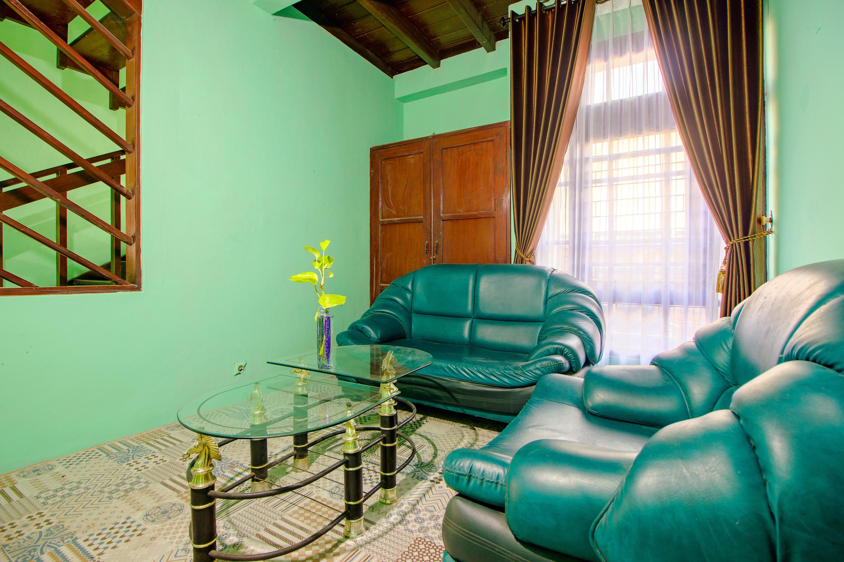 Vaccinated Staff - SPOT ON 2107 Ijo Pupus Syariah Residence Baturetno Exterior foto