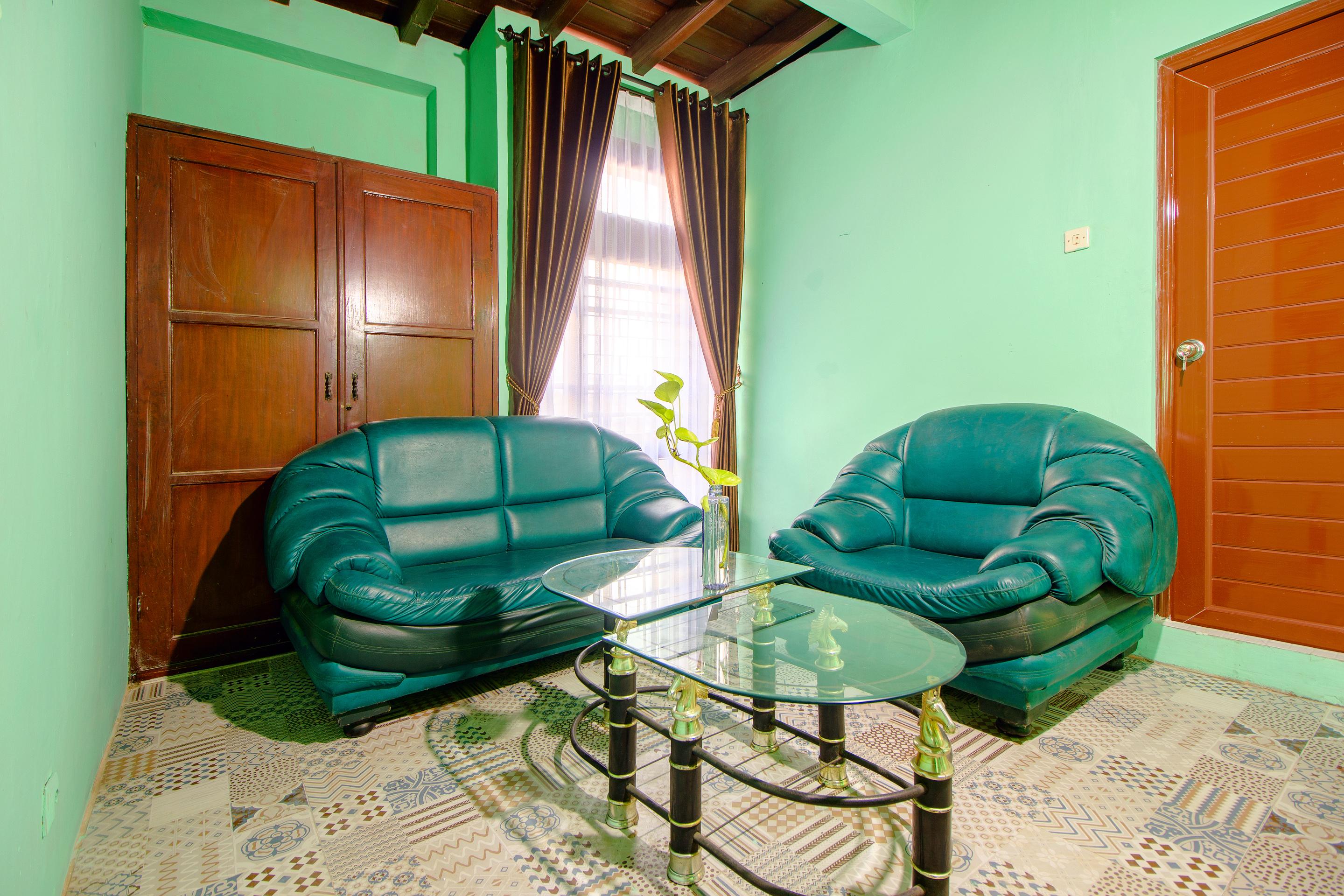 Vaccinated Staff - SPOT ON 2107 Ijo Pupus Syariah Residence Baturetno Exterior foto