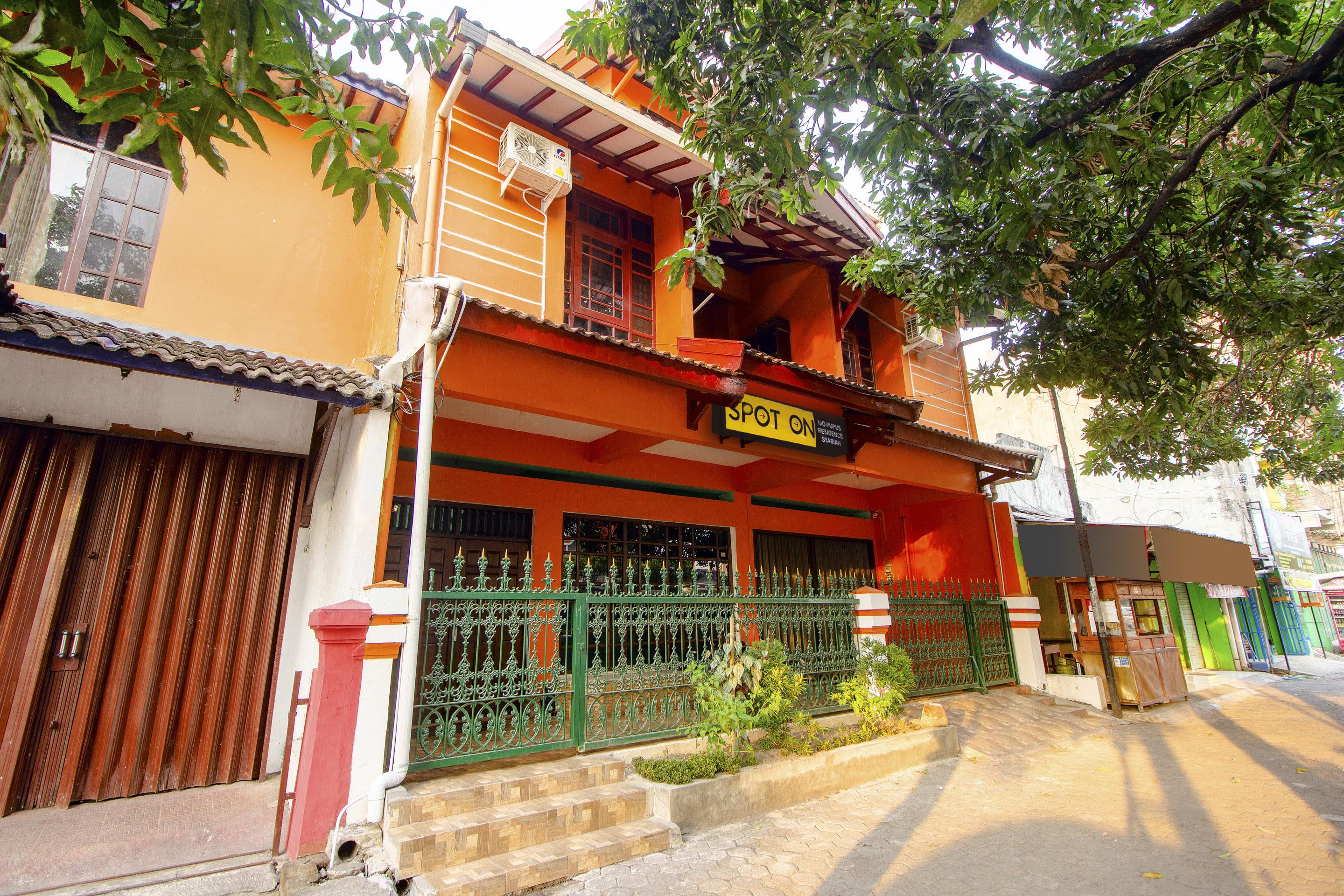 Vaccinated Staff - SPOT ON 2107 Ijo Pupus Syariah Residence Baturetno Exterior foto