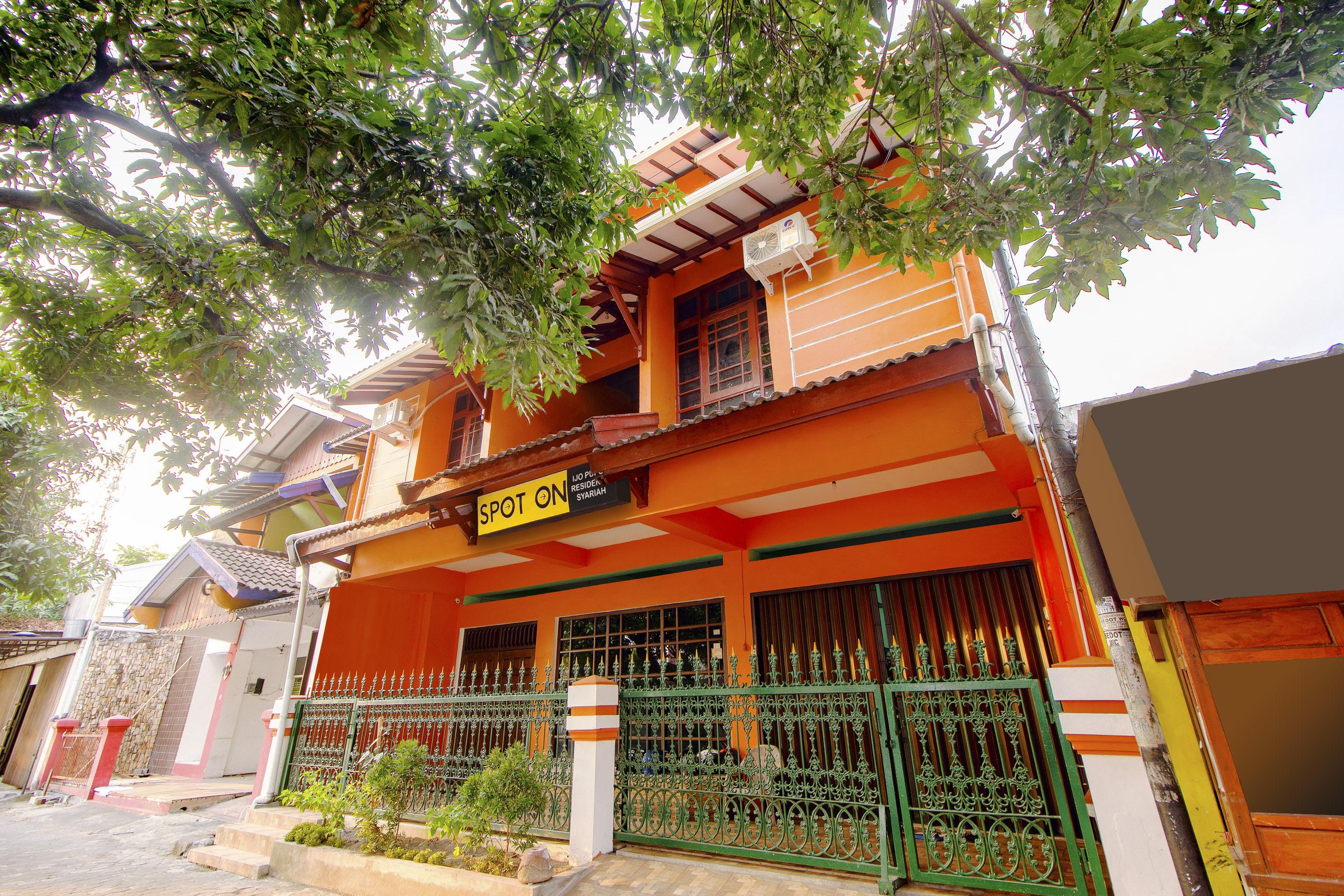 Vaccinated Staff - SPOT ON 2107 Ijo Pupus Syariah Residence Baturetno Exterior foto